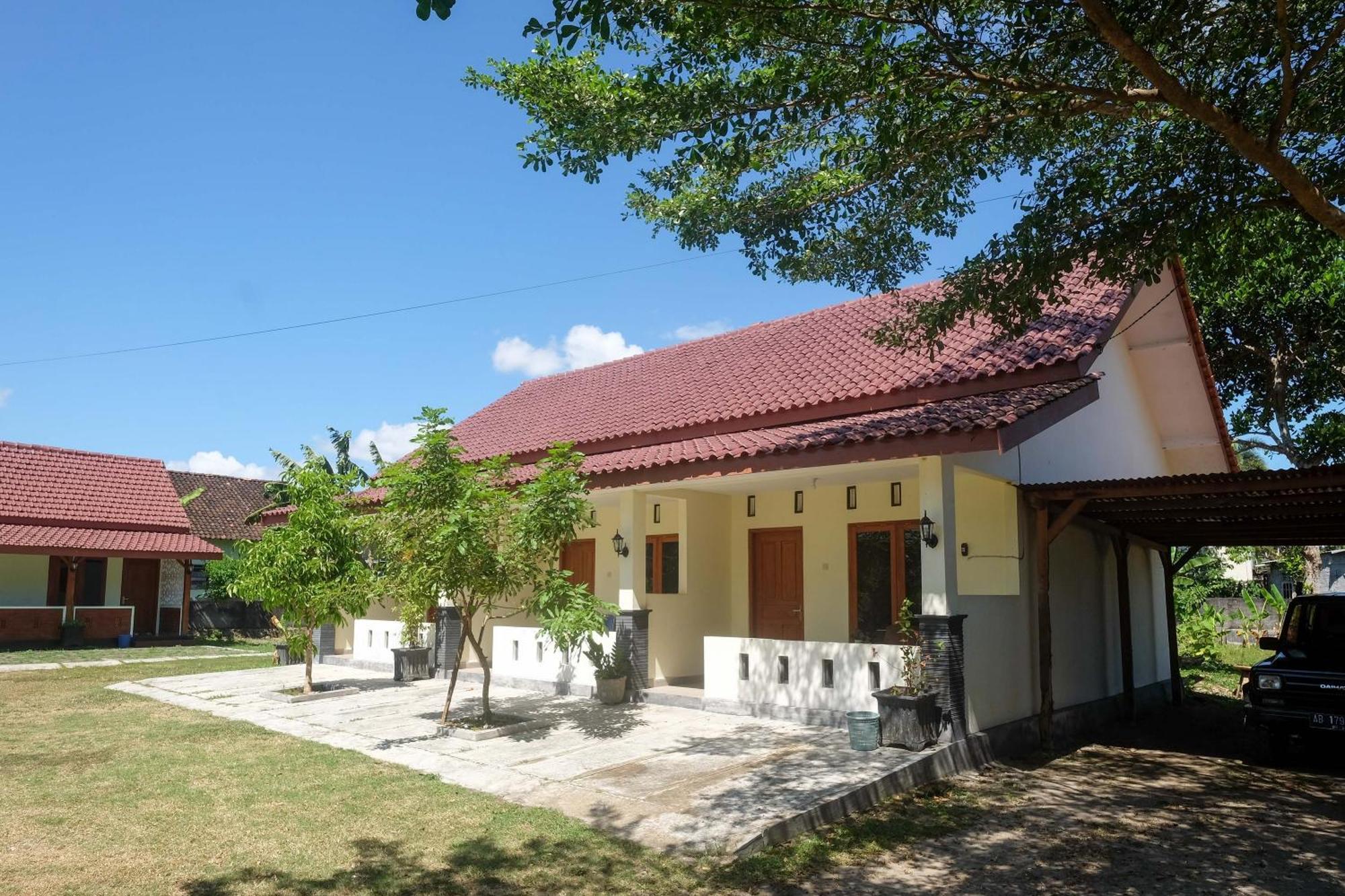 Готель Reddoorz Syariah Near Alun Alun Wonosari Екстер'єр фото