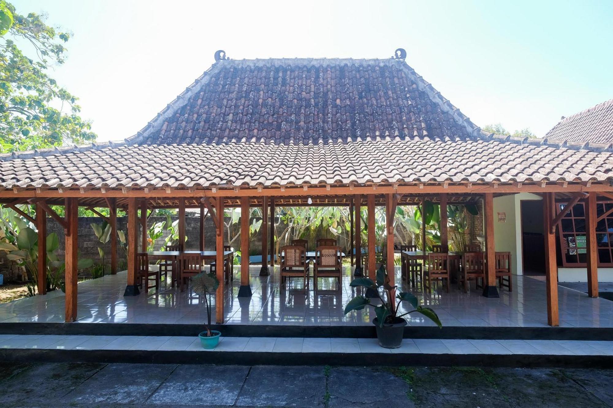 Готель Reddoorz Syariah Near Alun Alun Wonosari Екстер'єр фото