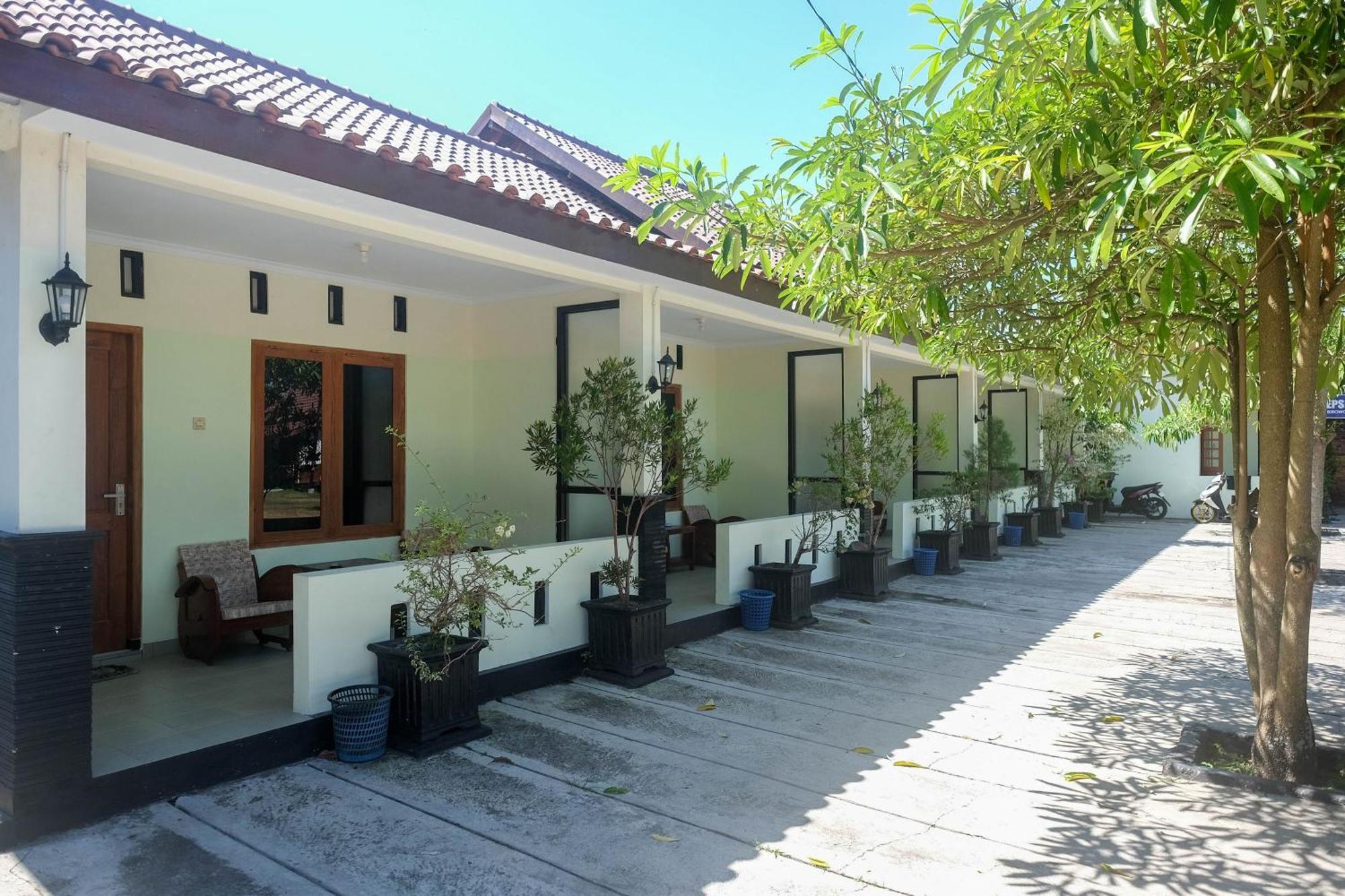 Готель Reddoorz Syariah Near Alun Alun Wonosari Екстер'єр фото